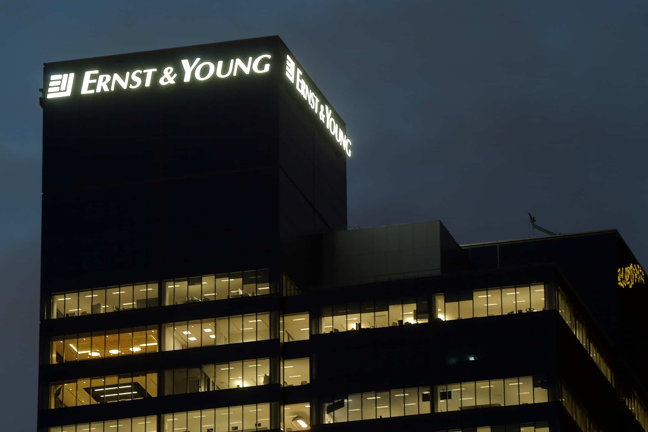 Tech news: EY unveils GenAI insights platform