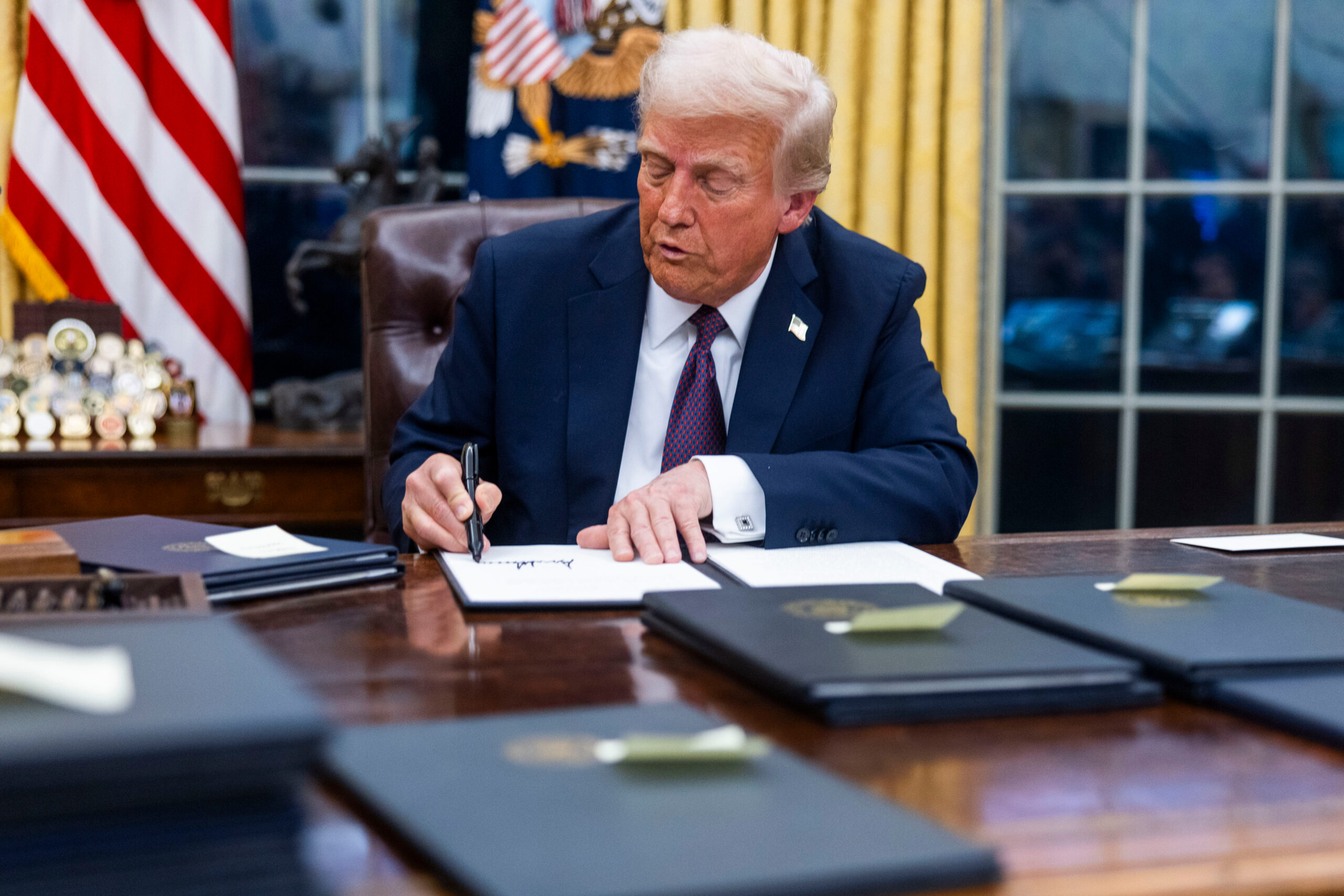 Trump order demands access to banking for crypto firms