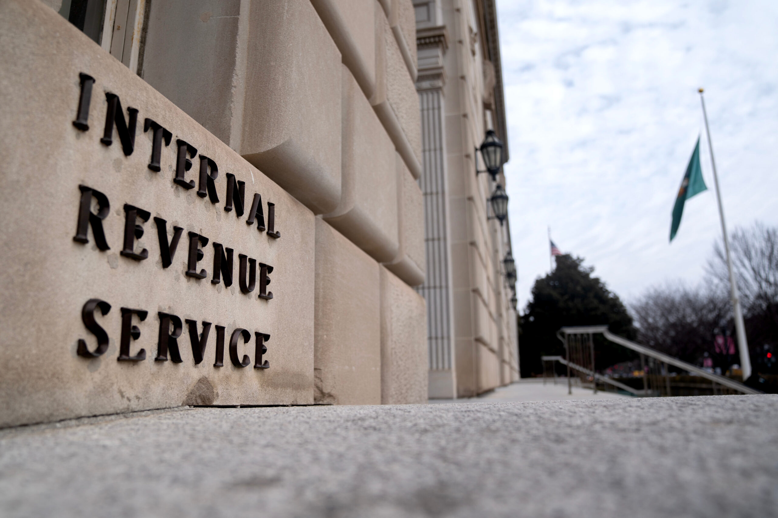 IRS plans to fire thousands by mail